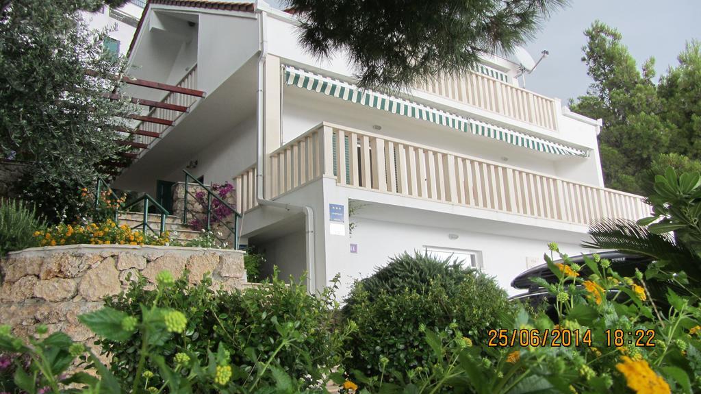 Apartments Vila Oksana Mimice Eksteriør billede