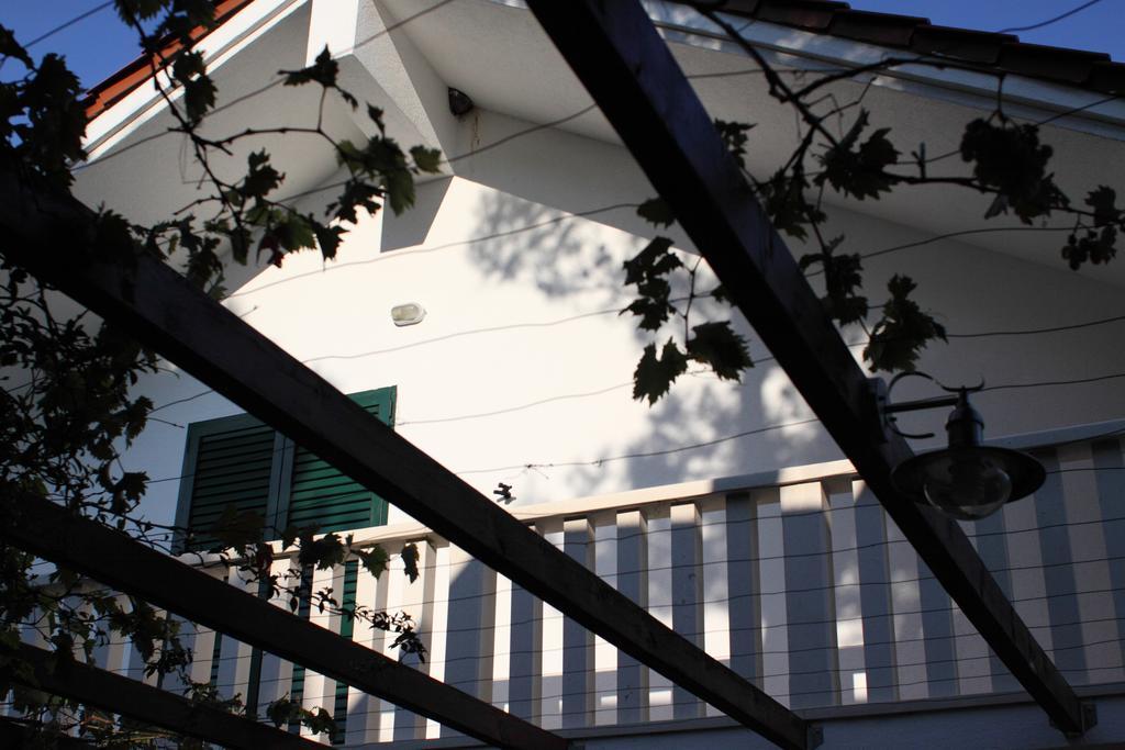 Apartments Vila Oksana Mimice Eksteriør billede