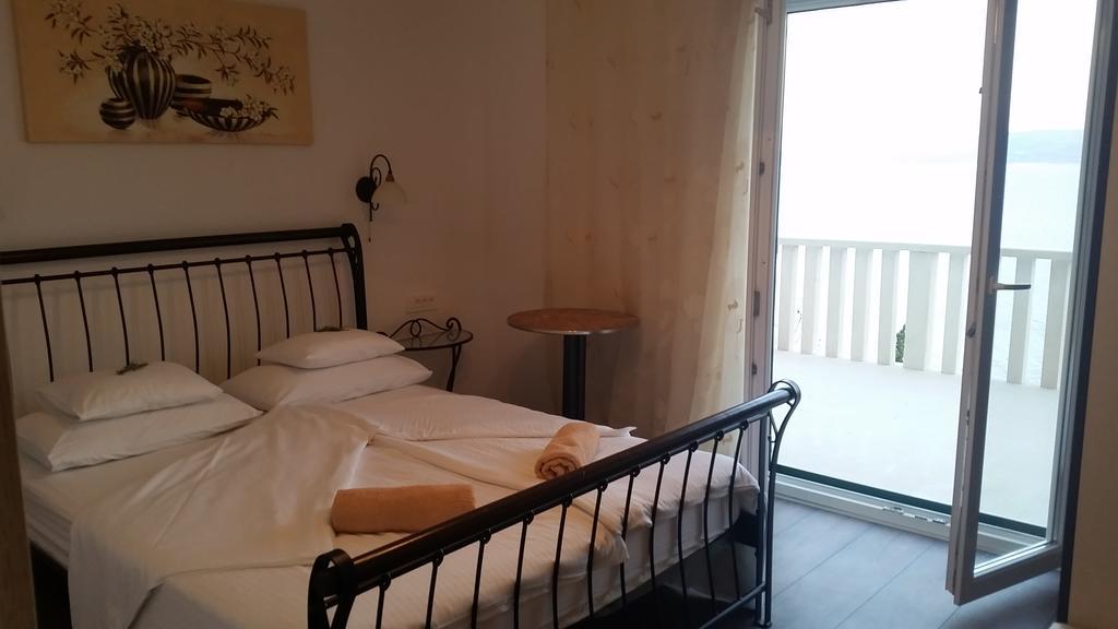 Apartments Vila Oksana Mimice Eksteriør billede