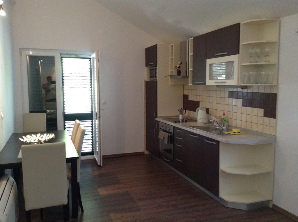 Apartments Vila Oksana Mimice Eksteriør billede
